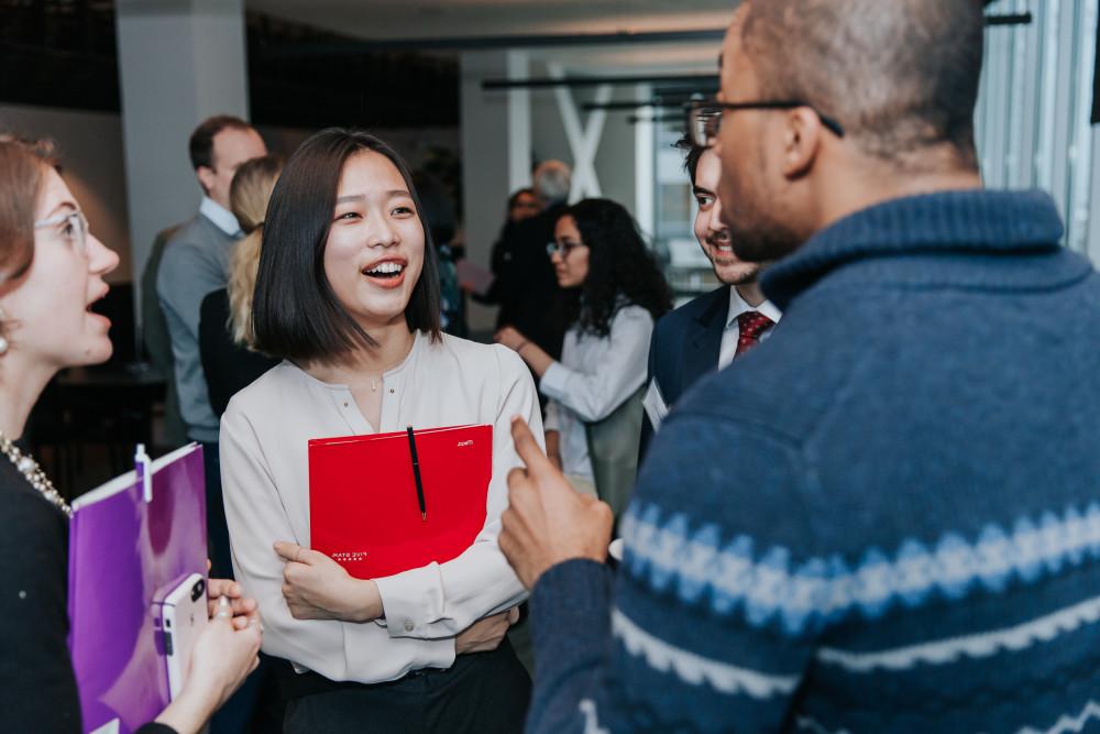 十大菠菜台子 students spend a day in Chicago at the annual Econ Day learning and networking with alumni about business opportunities.